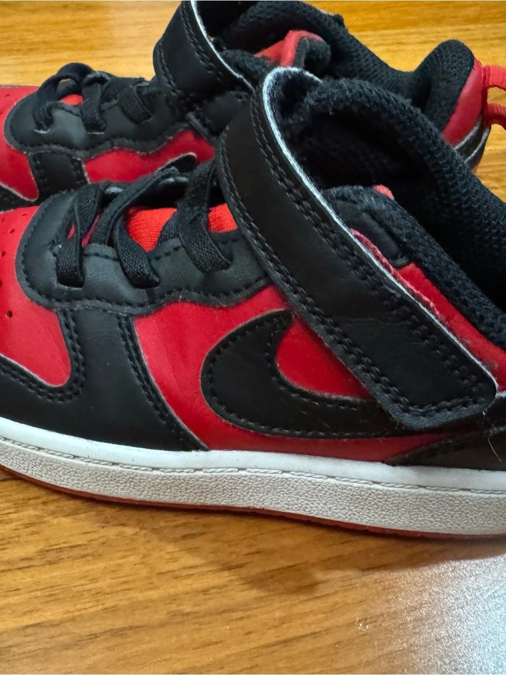 Nike Kids Red and Black Hook-and-Loop Low-Top Sneakers